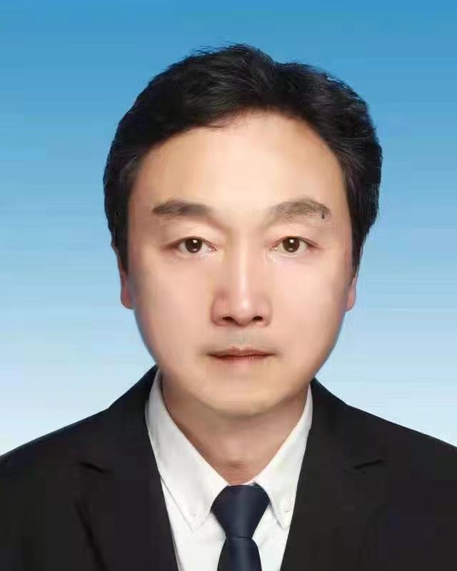 李巍